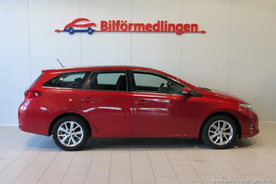 Toyota Auris 1.6 132hk V-Hjul ACC Backkamera, bild 2 av 12