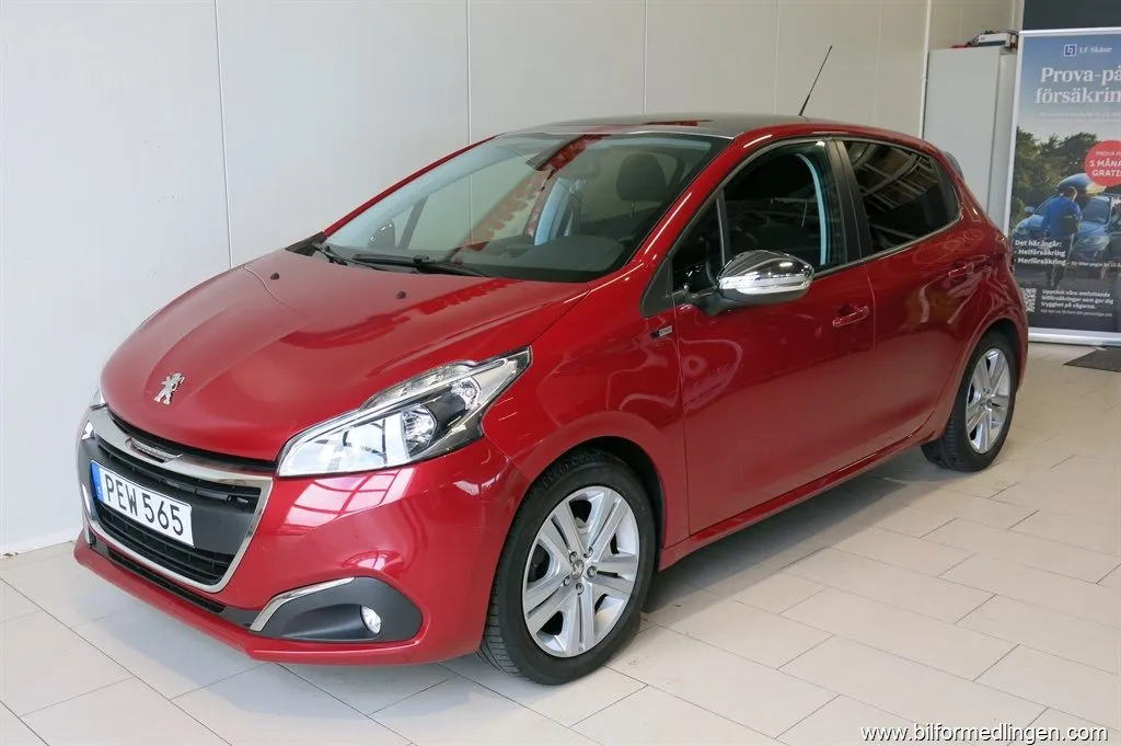 Peugeot 208 1.2 VTi 82hk ACC Panorama, bild 3 av 12