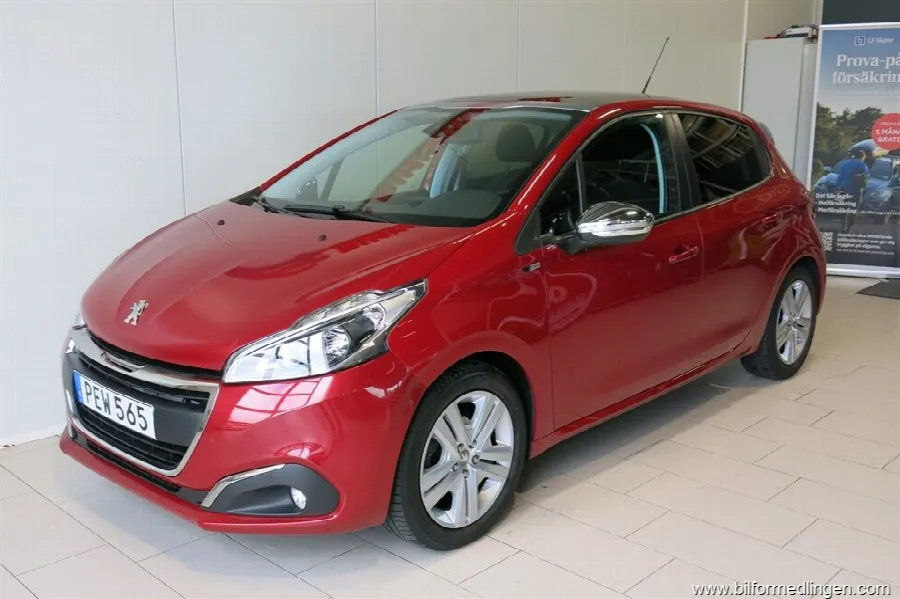 Peugeot 208 1.2 VTi 82hk ACC Panorama, bild 3 av 12