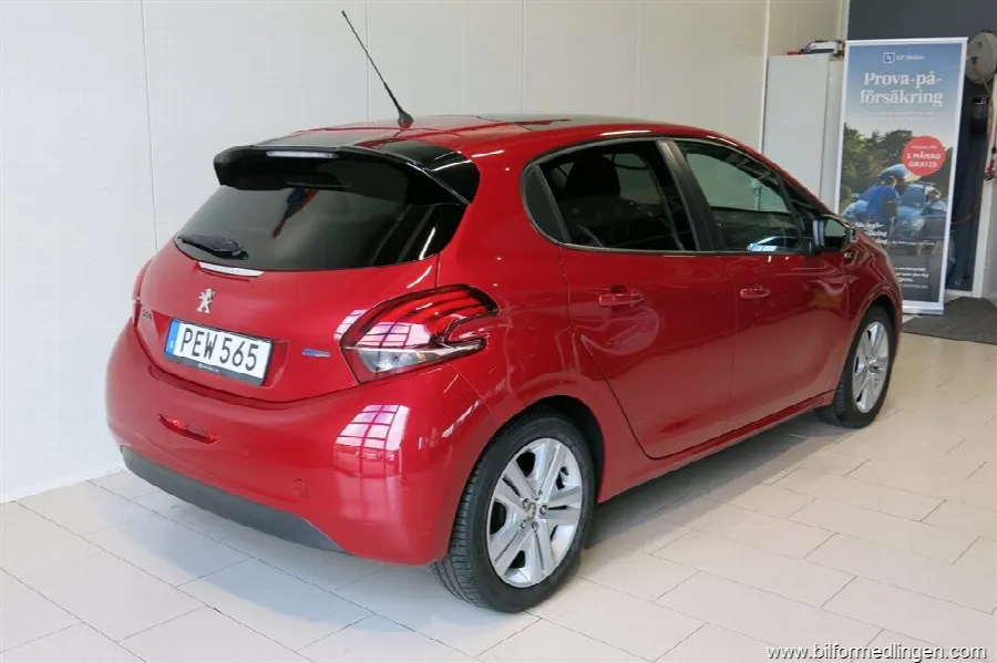Peugeot 208 1.2 VTi 82hk ACC Panorama, bild 4 av 12