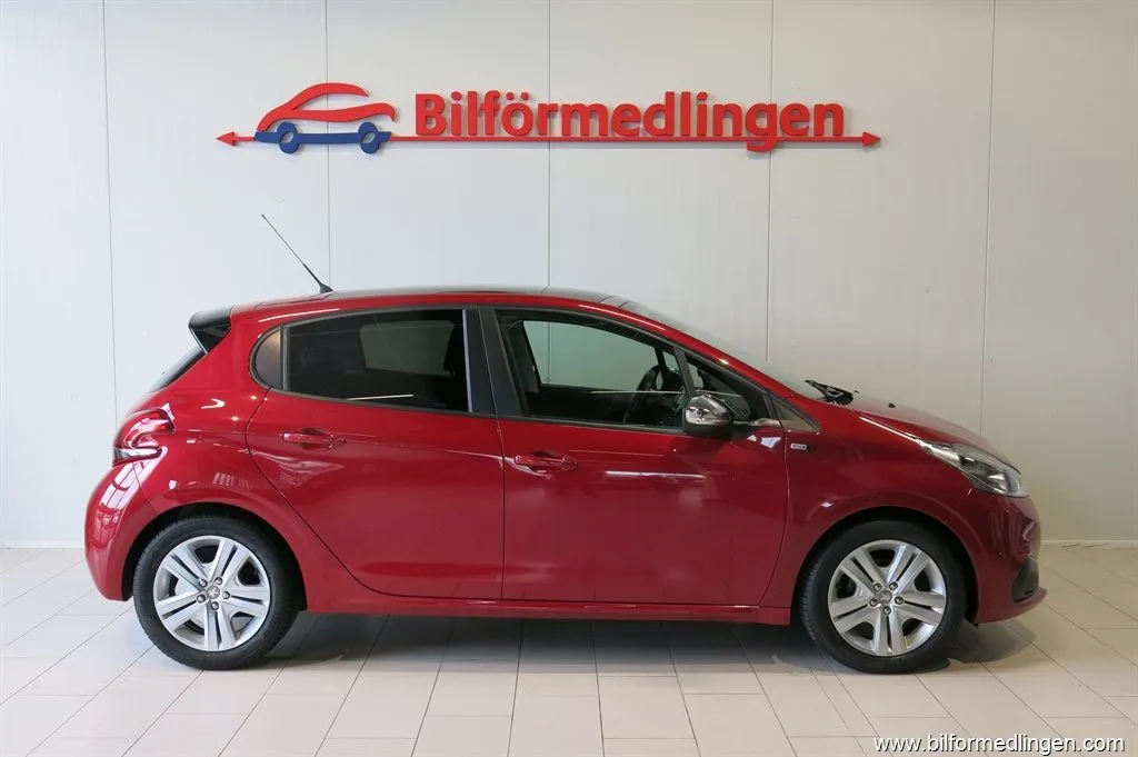 Peugeot 208 1.2 VTi 82hk ACC Panorama, bild 2 av 12