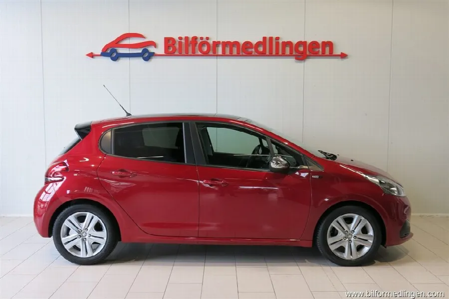 Peugeot 208 1.2 VTi 82hk ACC Panorama, bild 2 av 12