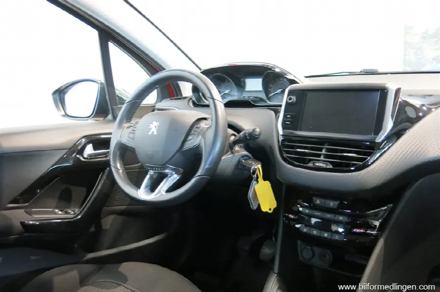 Peugeot 208 1.2 VTi 82hk ACC Panorama, bild 8 av 12