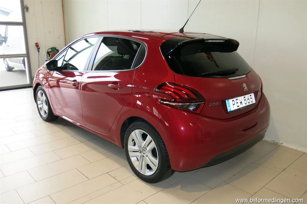 Peugeot 208 1.2 VTi 82hk ACC Panorama, bild 6 av 12
