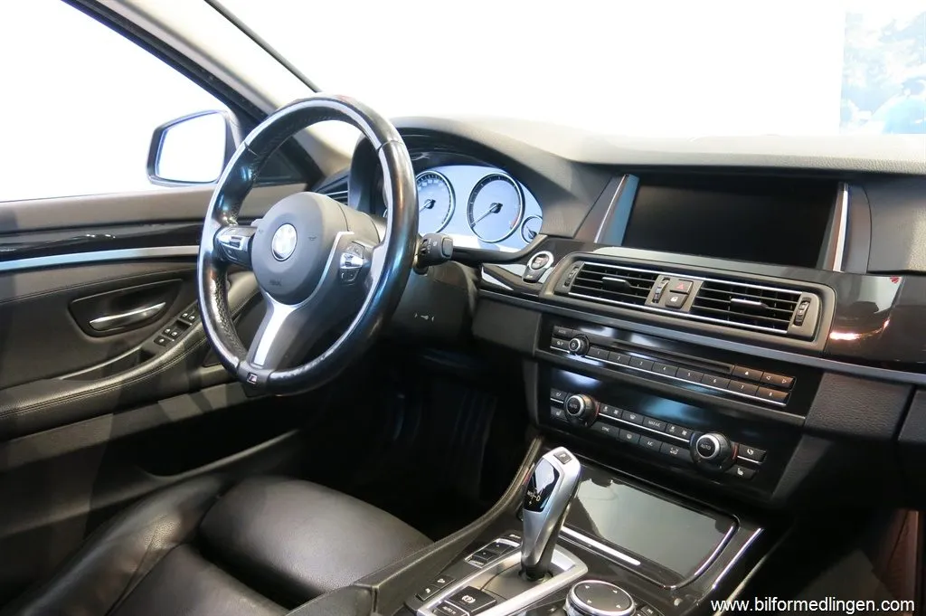BMW 520 d xDrive 190hk Skinn Navi V-Hjul, bild 9 av 12