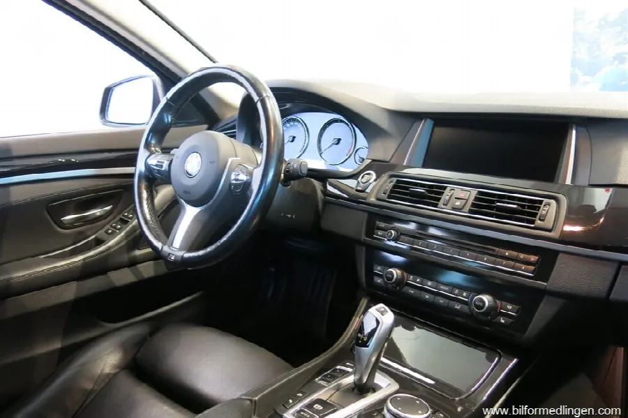 BMW 520 d xDrive 190hk Skinn Navi V-Hjul, bild 9 av 12