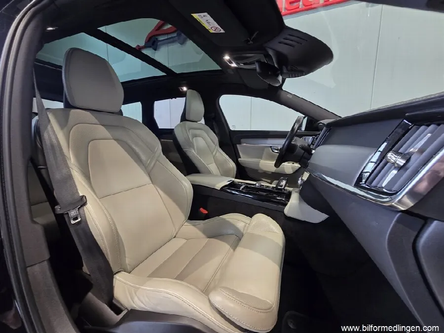 Volvo V90 T8 AWD 392hk R-Design B&W Drag Panorama m.m, bild 7 av 12