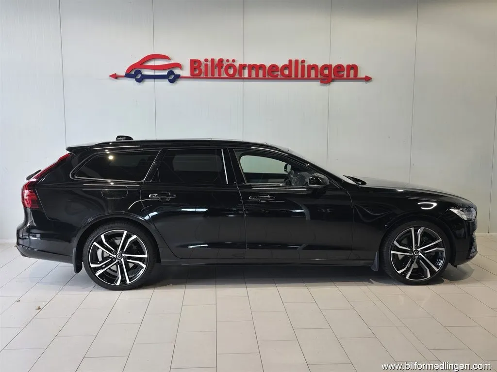 Volvo V90 T8 AWD 392hk R-Design B&W Drag Panorama m.m, bild 2 av 12