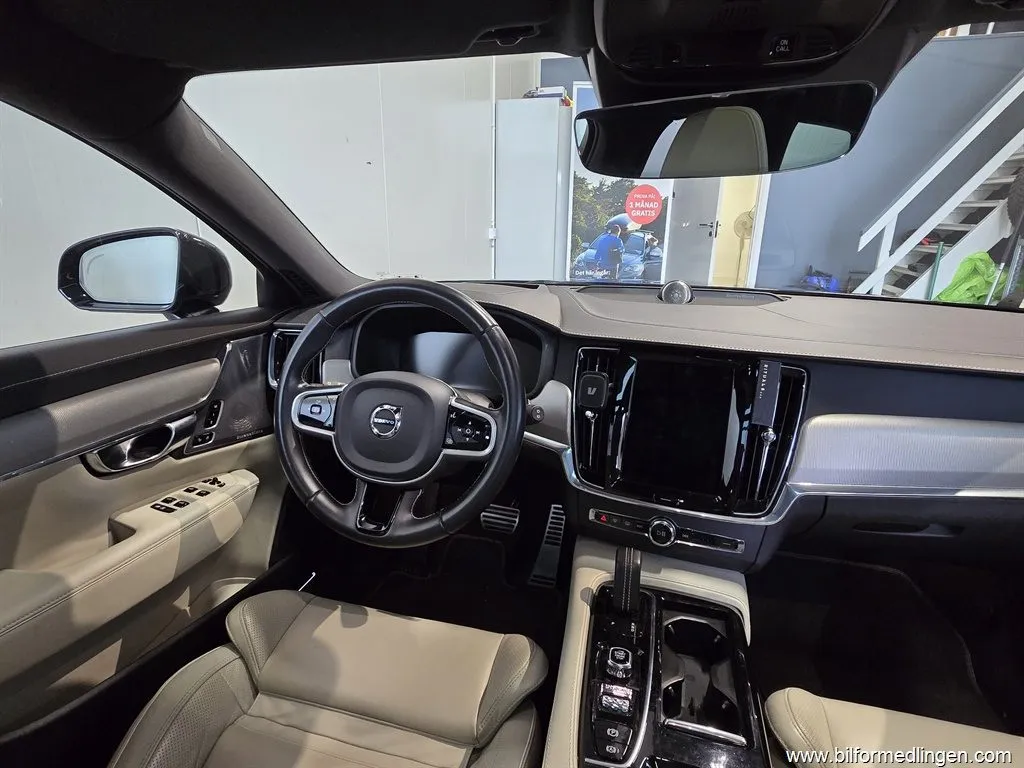 Volvo V90 T8 AWD 392hk R-Design B&W Drag Panorama m.m, bild 9 av 12