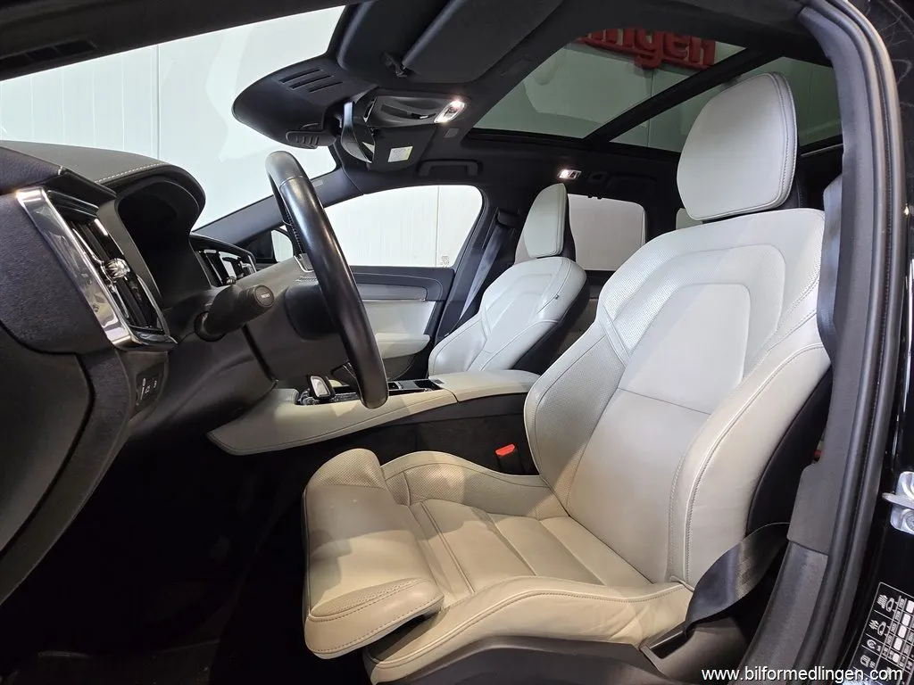 Volvo V90 T8 AWD 392hk R-Design B&W Drag Panorama m.m, bild 10 av 12
