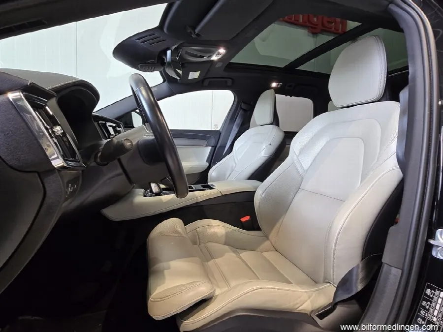 Volvo V90 T8 AWD 392hk R-Design B&W Drag Panorama m.m, bild 10 av 12