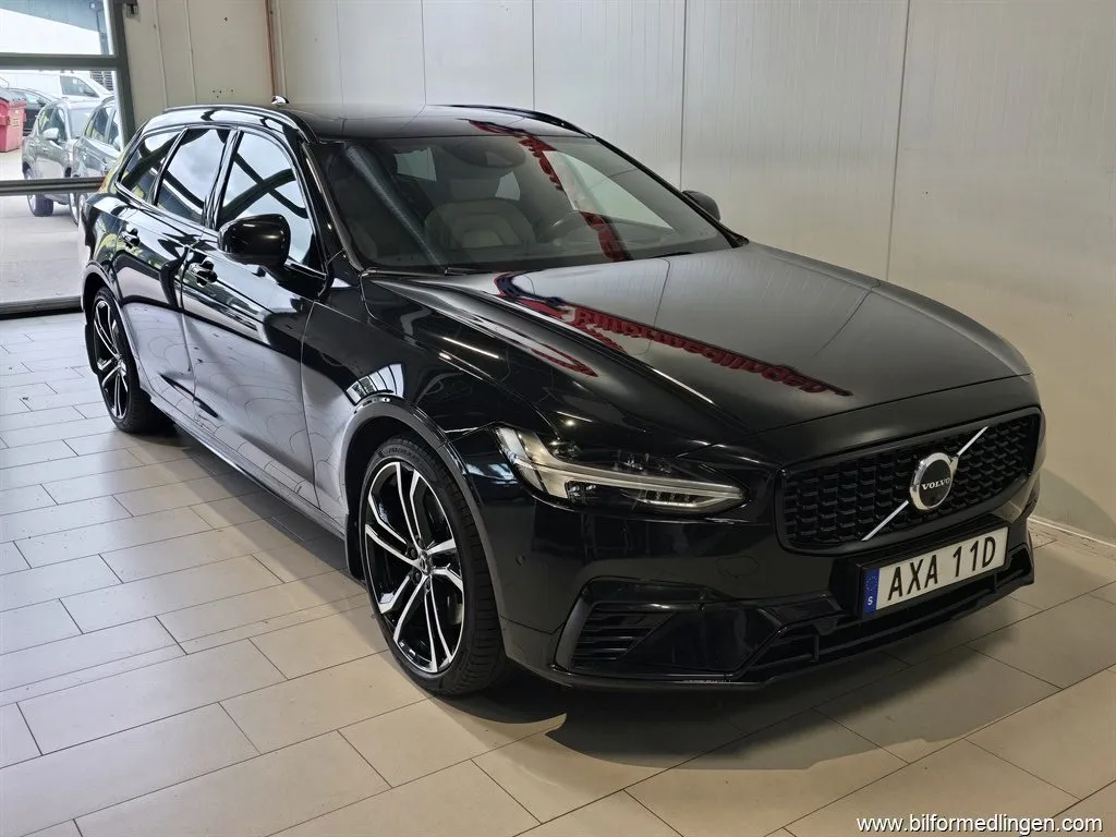 Volvo V90 T8 AWD 392hk R-Design B&W Drag Panorama m.m, bild 6 av 12