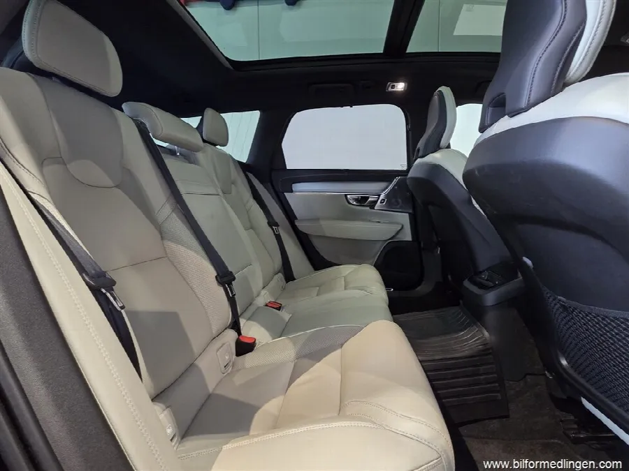 Volvo V90 T8 AWD 392hk R-Design B&W Drag Panorama m.m, bild 8 av 12