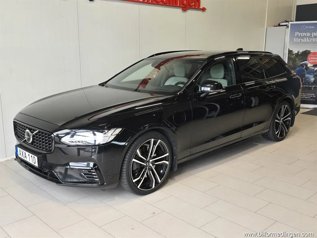 Volvo V90 T8 AWD 392hk R-Design B&W Drag Panorama m.m, bild 3 av 12