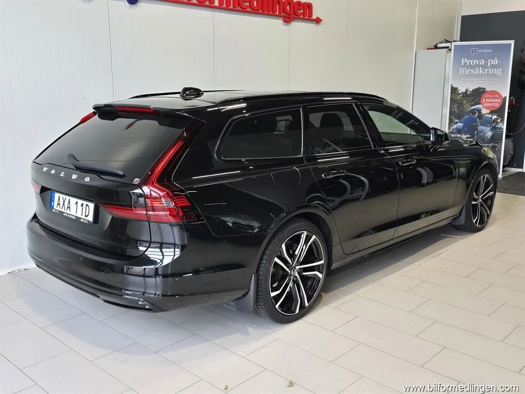 Volvo V90 T8 AWD 392hk R-Design B&W Drag Panorama m.m, bild 4 av 12