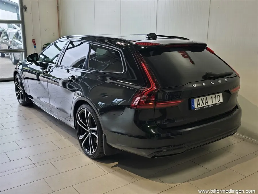 Volvo V90 T8 AWD 392hk R-Design B&W Drag Panorama m.m, bild 5 av 12