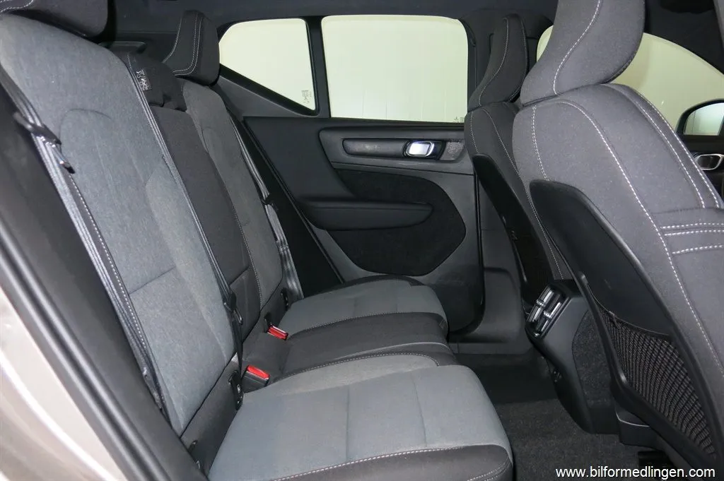 Volvo XC40 D3 150hk Momentum Drag Panorama V-Hjul, bild 9 av 12