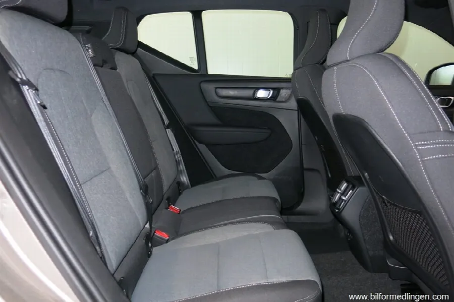 Volvo XC40 D3 150hk Momentum Drag Panorama V-Hjul, bild 9 av 12