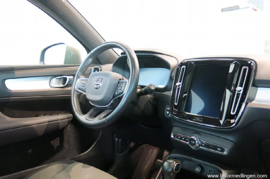 Volvo XC40 D3 150hk Momentum Drag Panorama V-Hjul, bild 7 av 12