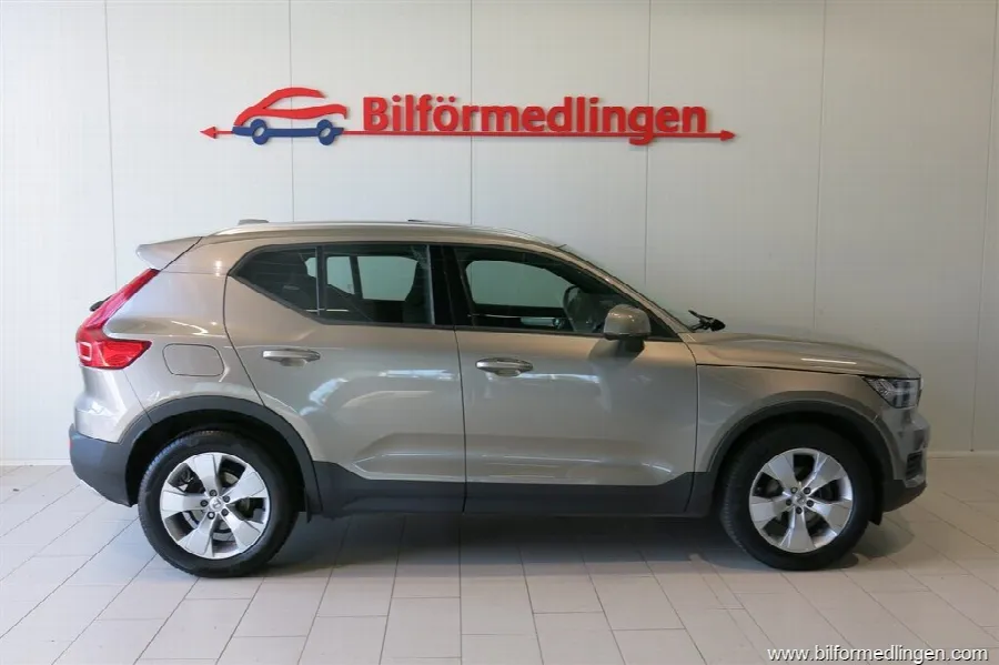 Volvo XC40 D3 150hk Momentum Drag Panorama V-Hjul, bild 2 av 12