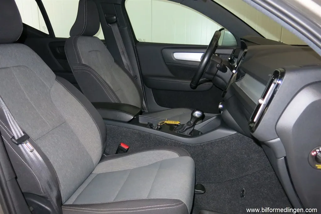 Volvo XC40 D3 150hk Momentum Drag Panorama V-Hjul, bild 8 av 12