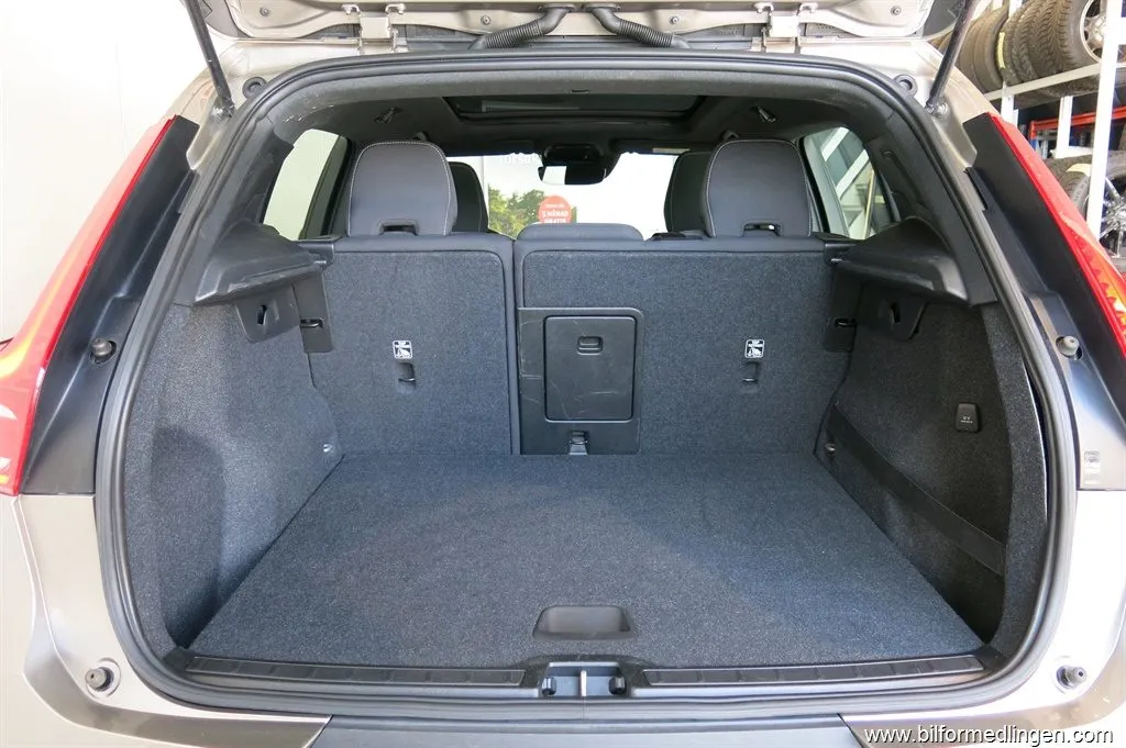 Volvo XC40 D3 150hk Momentum Drag Panorama V-Hjul, bild 12 av 12