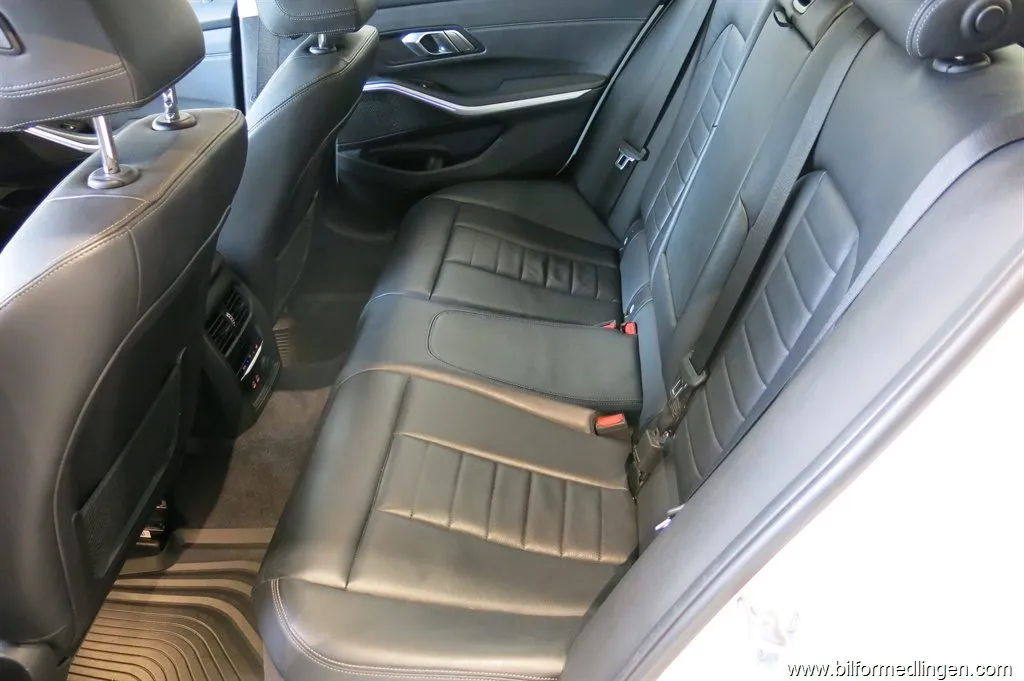 BMW 330e 292hk G20 Luxury Line Navi V-Hjul iPerformance, bild 8 av 12