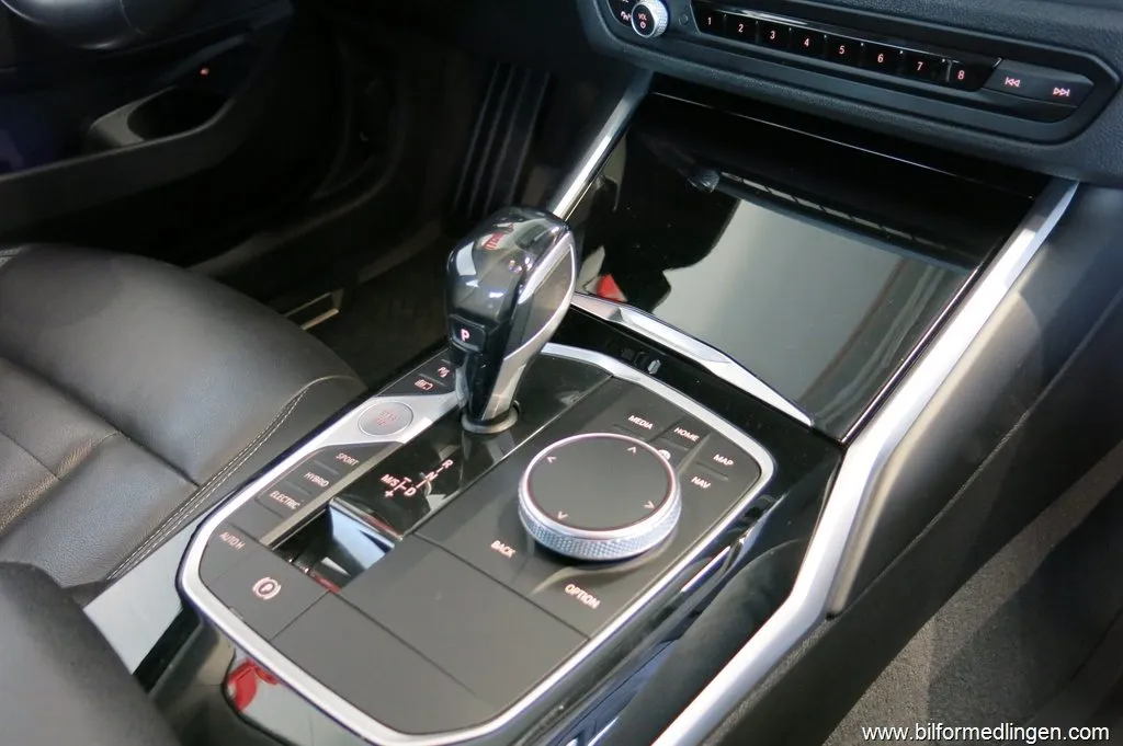 BMW 330e 292hk G20 Luxury Line Navi V-Hjul iPerformance, bild 9 av 12