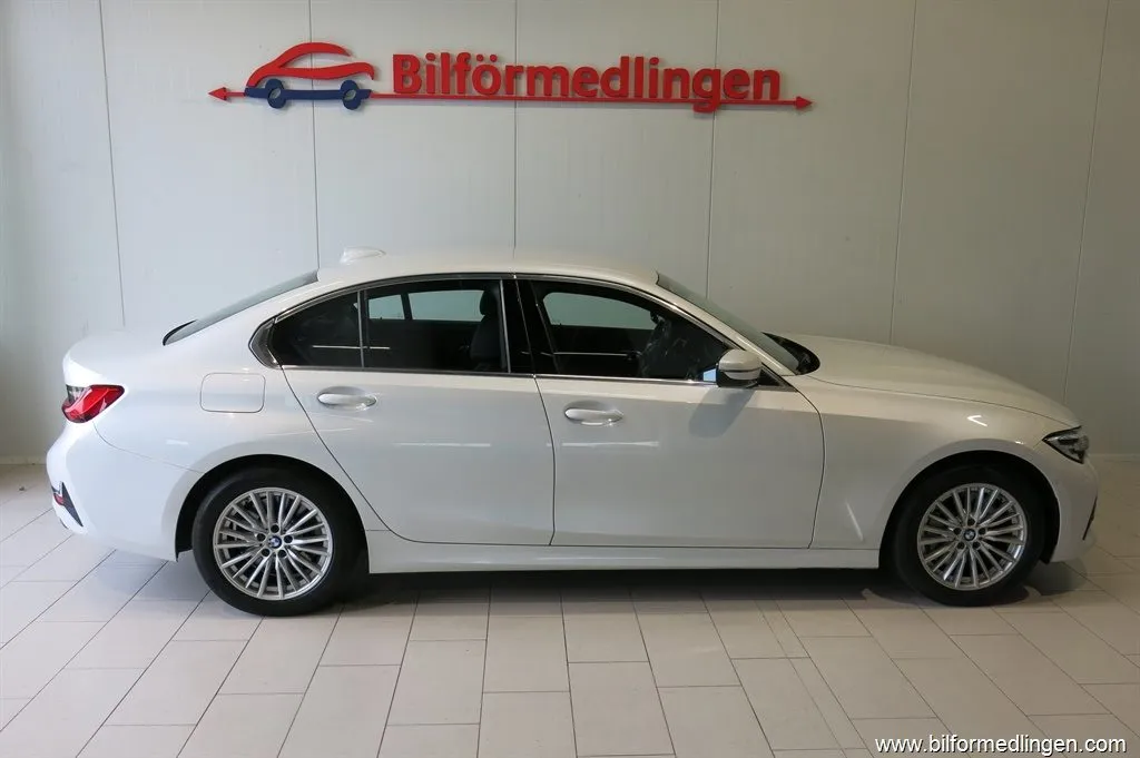 BMW 330e 292hk G20 Luxury Line Navi V-Hjul iPerformance, bild 2 av 12