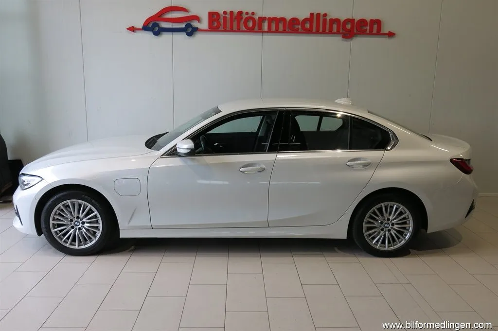 BMW 330e 292hk G20 Luxury Line Navi V-Hjul iPerformance, bild 1 av 12