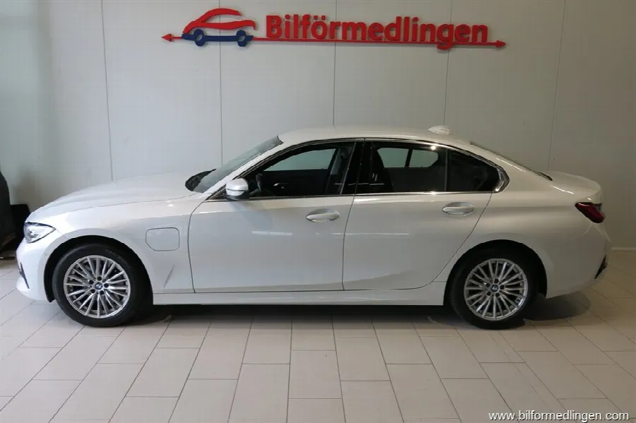 BMW 330e 292hk G20 Luxury Line Navi V-Hjul iPerformance, bild 1 av 12