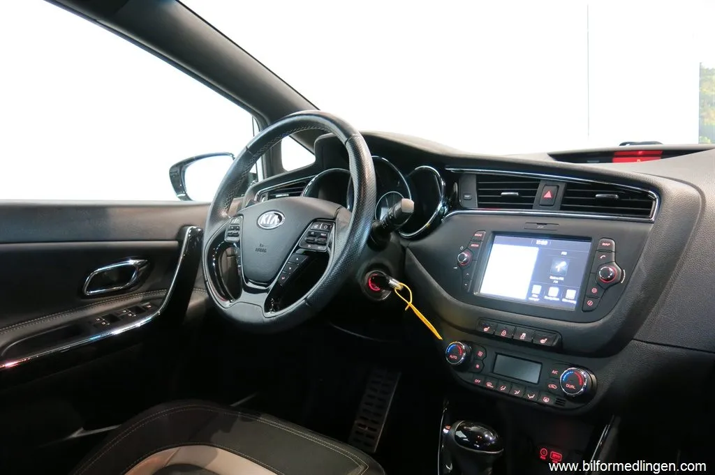 Kia Cee´d 1.6 GDI 135hk Aut. V-Hjul Navi, bild 9 av 12
