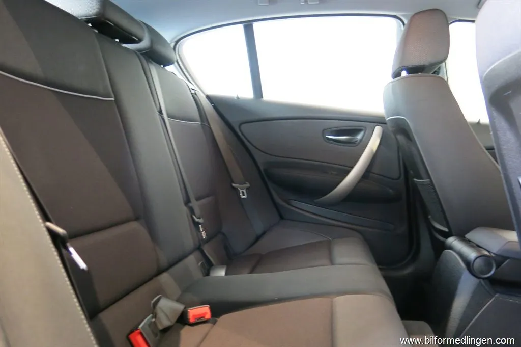 BMW 118 d 143hk Comfort V-Hjul, bild 8 av 12