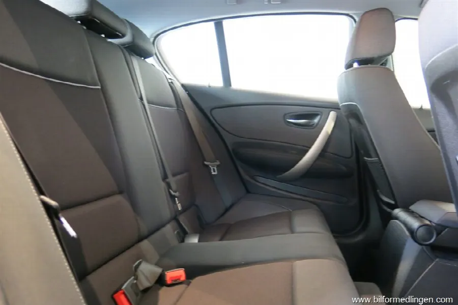BMW 118 d 143hk Comfort V-Hjul, bild 8 av 12