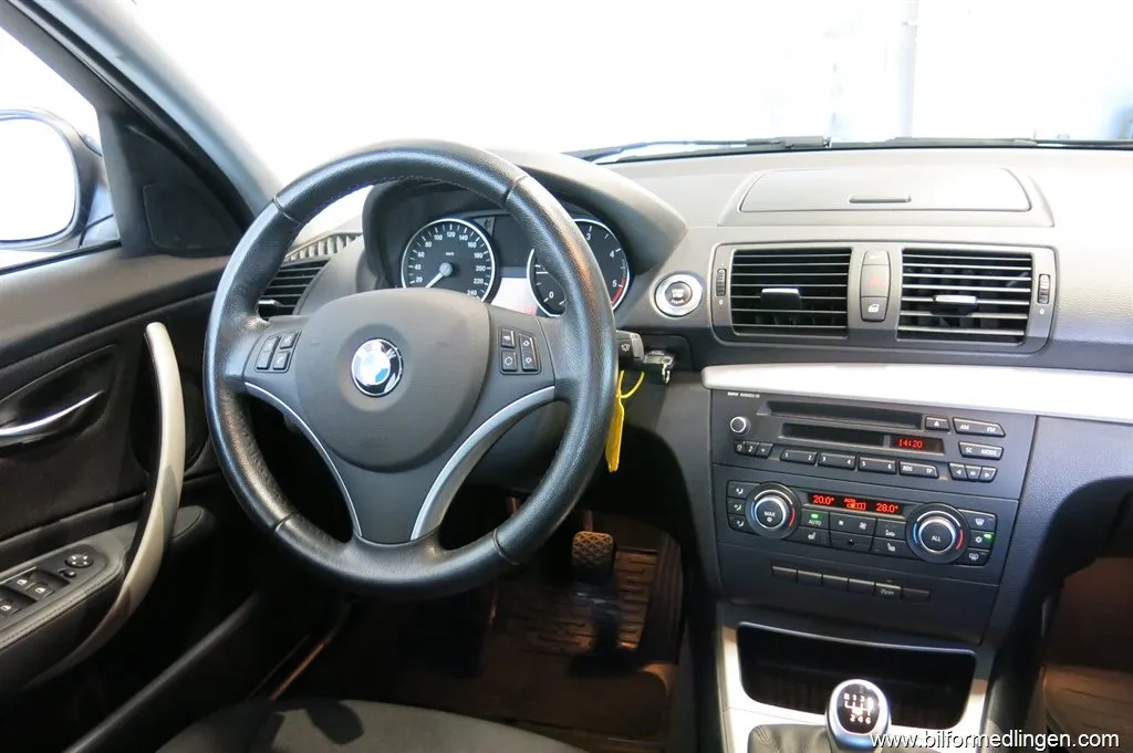 BMW 118 d 143hk Comfort V-Hjul, bild 9 av 12