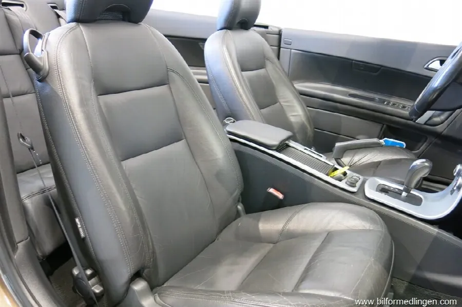 Volvo C70 CC D3 150hk Aut Summum Navi Skinn, bild 8 av 12