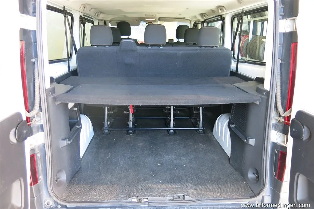 Renault Trafic 1.6 dCi Combi 125hk 9-Sits, bild 11 av 12