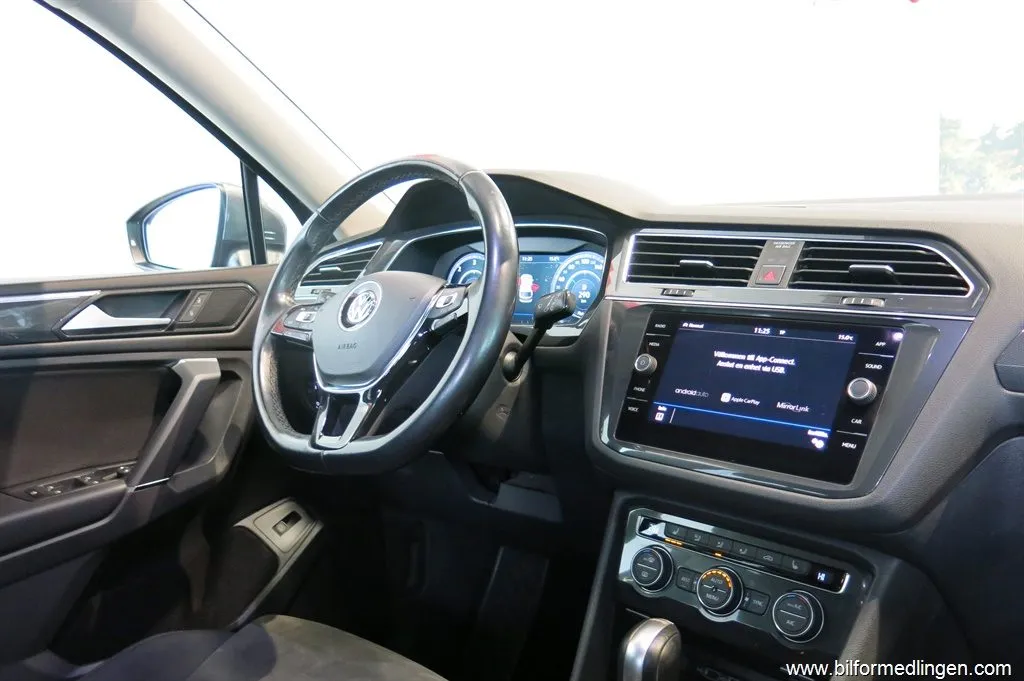 Volkswagen Tiguan Allspace 2.0 TDI 4M 190hk DSG R Line Drag V-Hjul 1 Ägare, bild 9 av 12