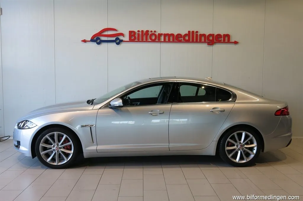 Jaguar XF 3.0 V6 S/C AWD 340hk Navi Skinn Sv-såld, bild 1 av 12