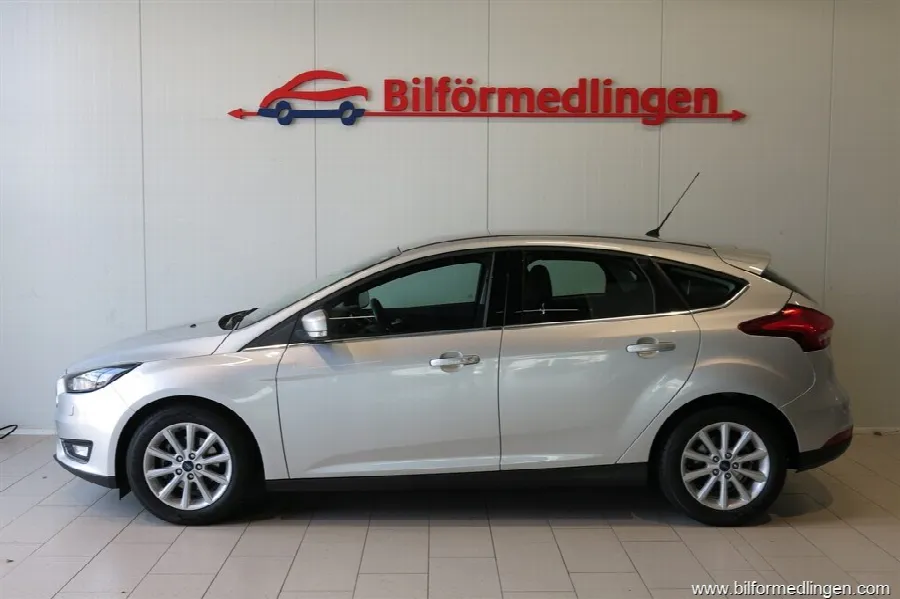 Ford Focus 1.0 100hk Titanium V-Hjul Kamremsbyte ingår!, bild 1 av 12