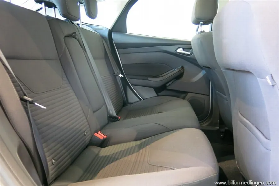 Ford Focus 1.0 100hk Titanium V-Hjul Kamremsbyte ingår!, bild 9 av 12
