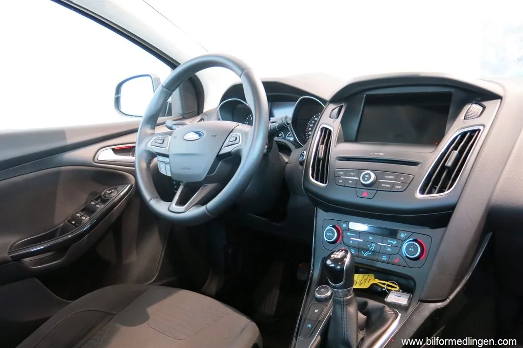 Ford Focus 1.0 100hk Titanium V-Hjul Kamremsbyte ingår!, bild 7 av 12