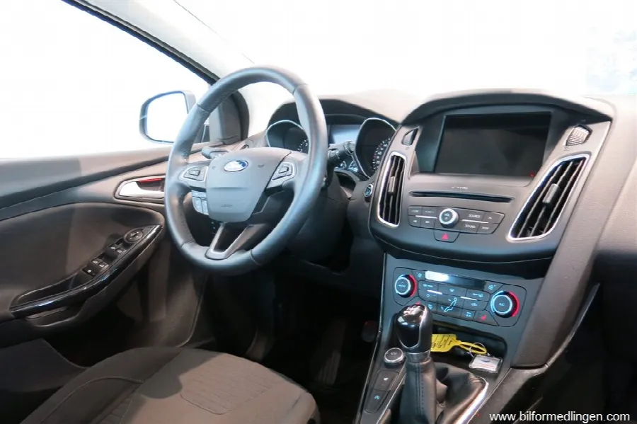 Ford Focus 1.0 100hk Titanium V-Hjul Kamremsbyte ingår!, bild 7 av 12