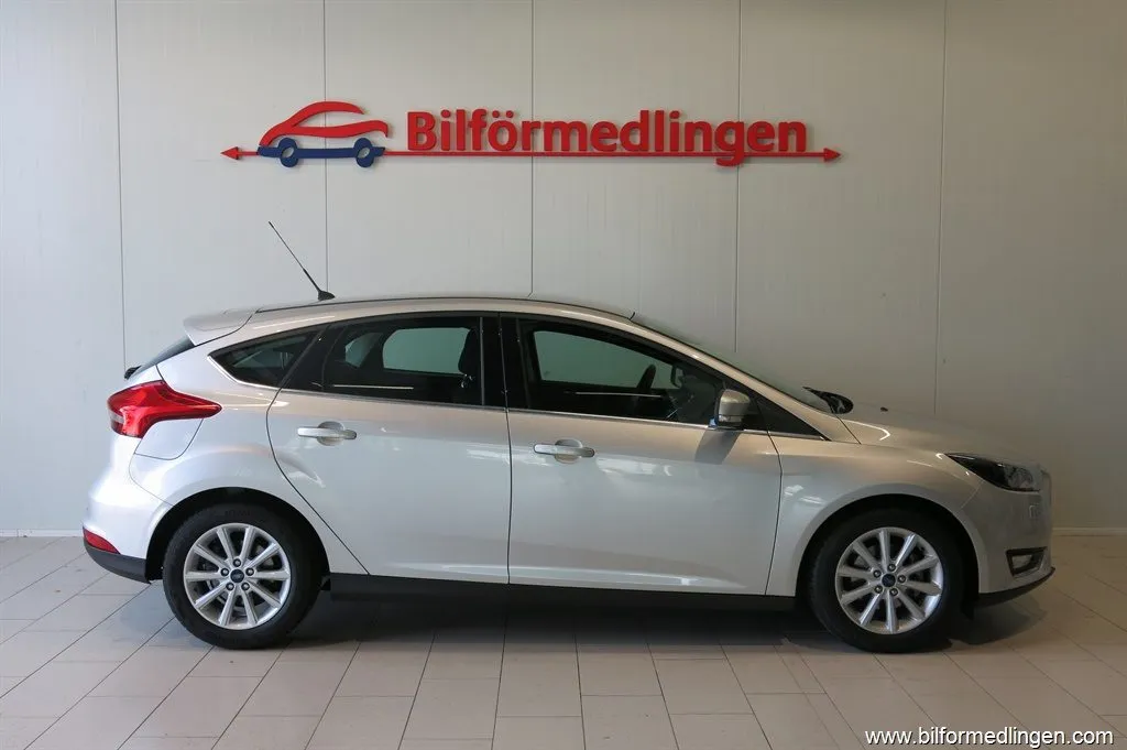 Ford Focus 1.0 100hk Titanium V-Hjul Kamremsbyte ingår!, bild 2 av 12