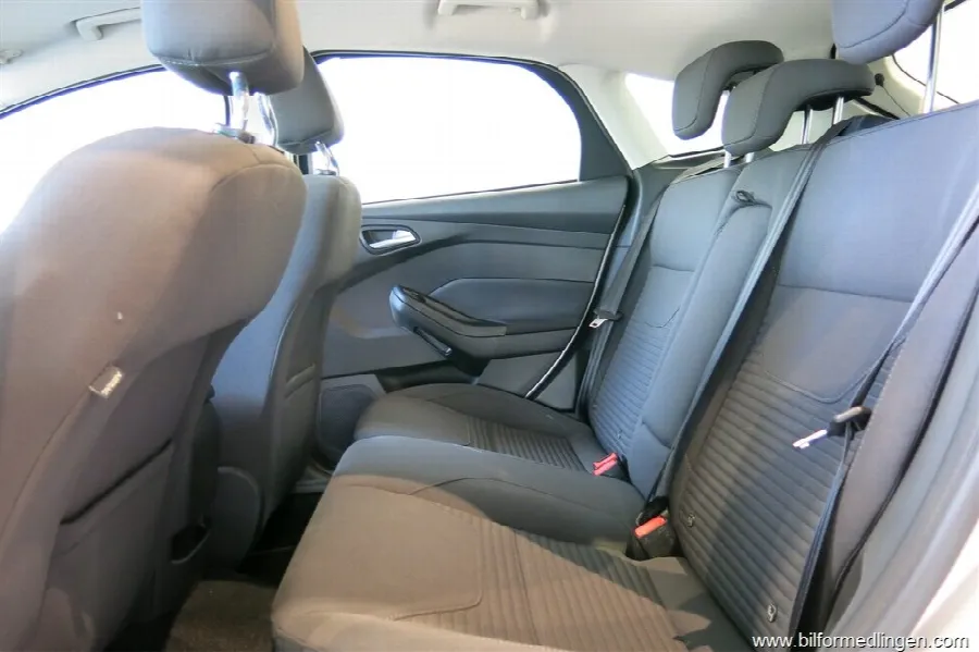 Ford Focus 1.0 100hk Titanium V-Hjul Kamremsbyte ingår!, bild 11 av 12