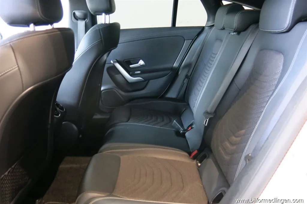 Mercedes-Benz CLA 250 e SB 218hk Drag Navi 1 Ägare Leasbar V-hjul, bild 11 av 12