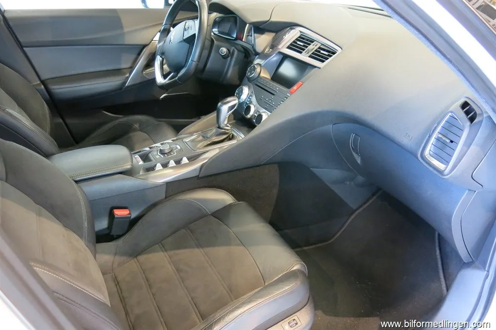 Citroën DS5 2.0 180hk BlueHDi Drag Aut. Navi Panorama, bild 8 av 12