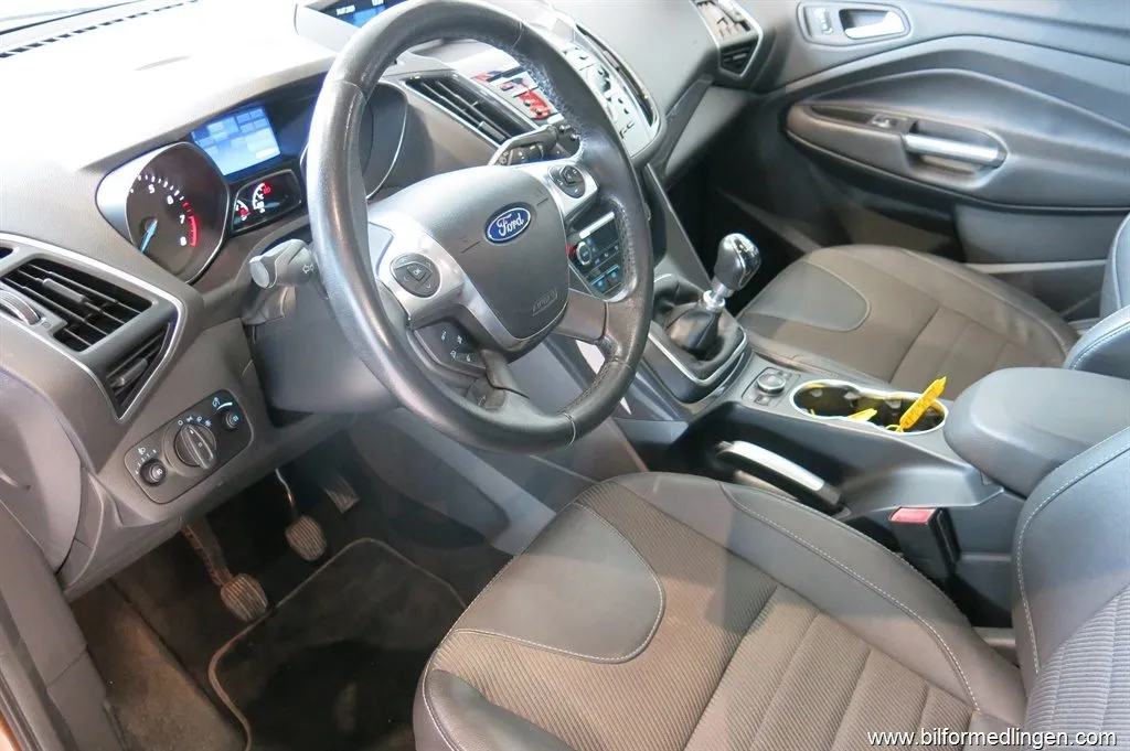 Ford Kuga 1.6T 150hk Titanium 1 Ägare V-Hjul, bild 8 av 12