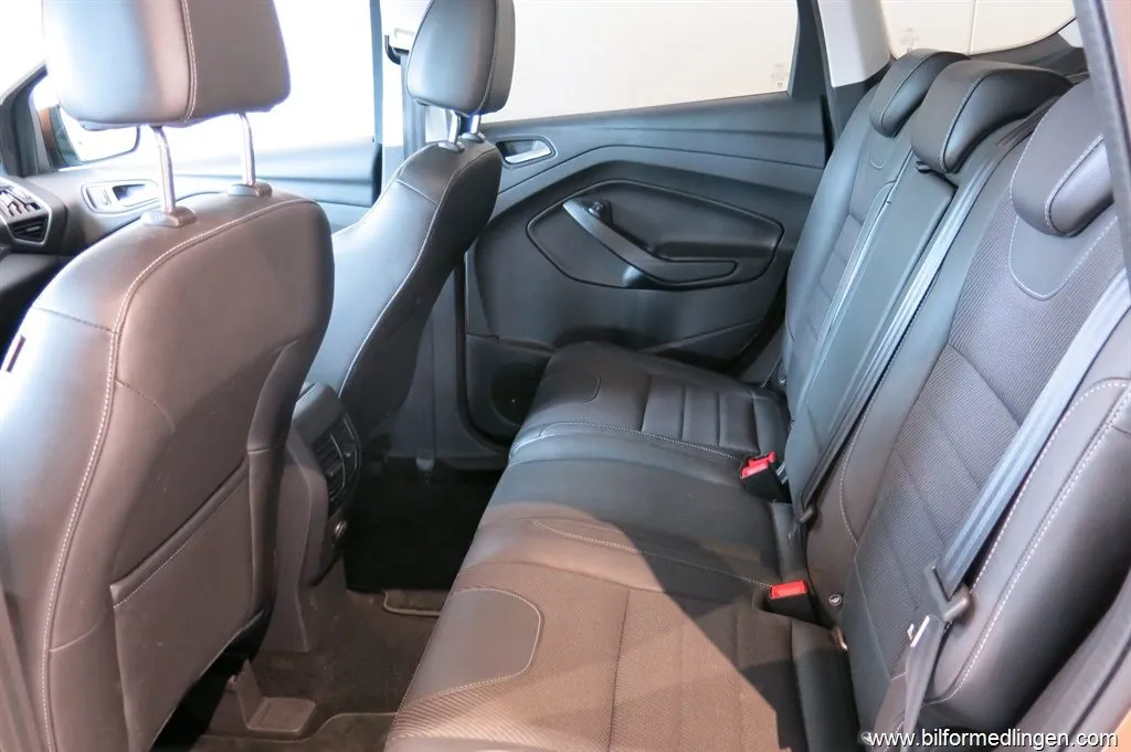 Ford Kuga 1.6T 150hk Titanium 1 Ägare V-Hjul, bild 9 av 12