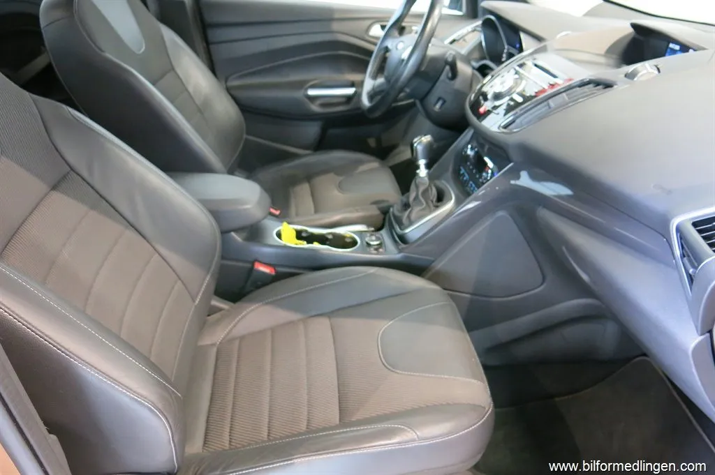 Ford Kuga 1.6T 150hk Titanium 1 Ägare V-Hjul, bild 12 av 12